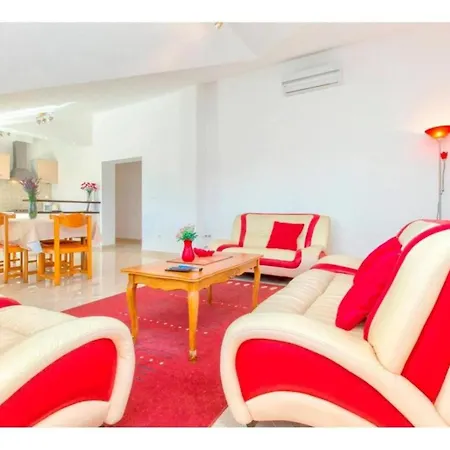 Four Bedroom With The Pool *