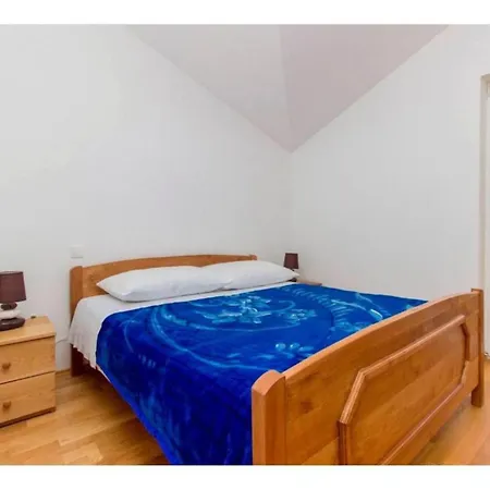 Semesterbostad Four Bedroom With The Pool Drniš