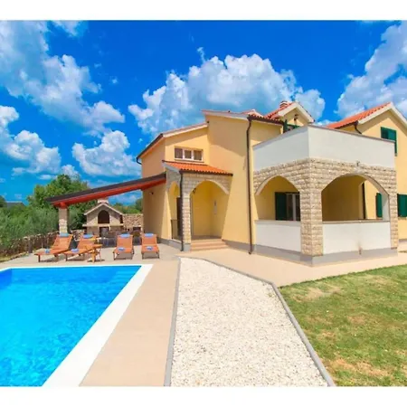 Four Bedroom With The Pool בית נופש *