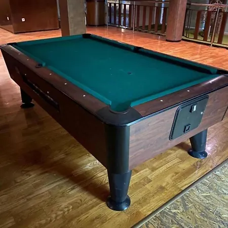 Dom wakacyjny Four Bedroom With The Pool Bristane