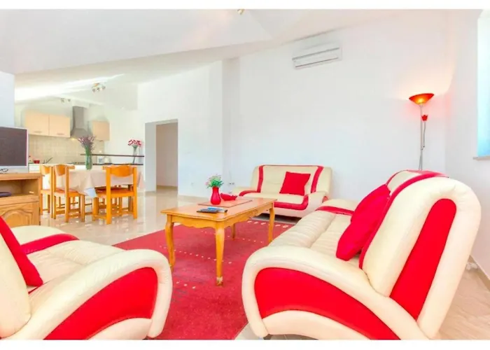 Four Bedroom With The Pool *