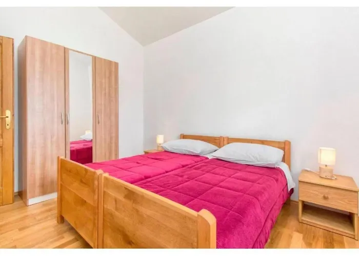 בית נופש Four Bedroom With The Pool