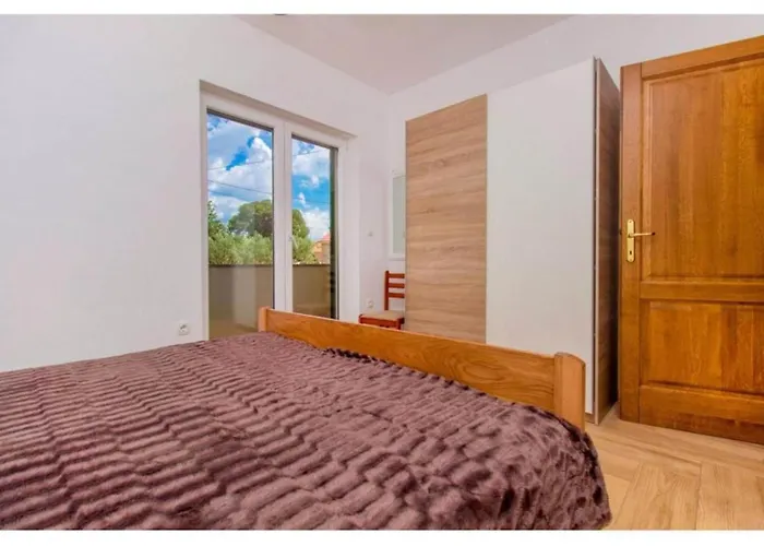 Four Bedroom With The Pool בית נופש Drniš