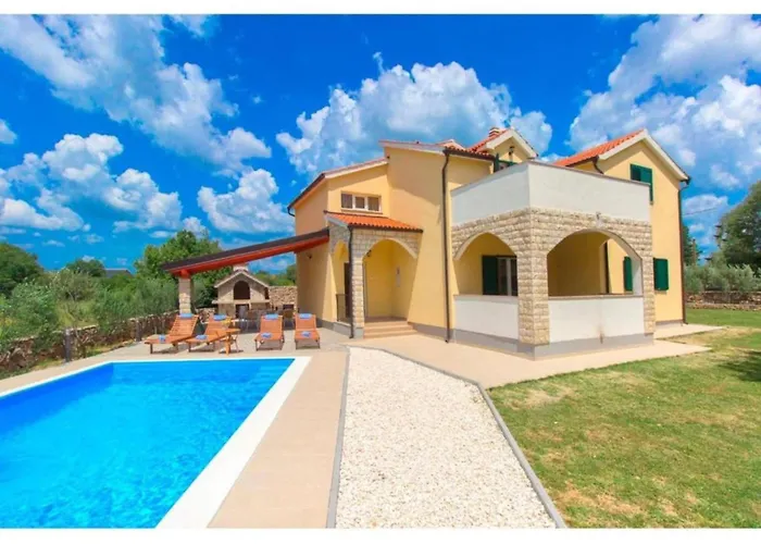 Four Bedroom With The Pool בית נופש *
