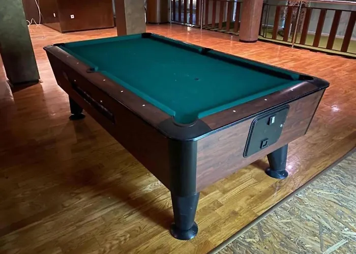 בית נופש Four Bedroom With The Pool Drniš